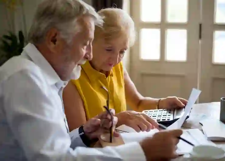 senior-couple-insurance-appication